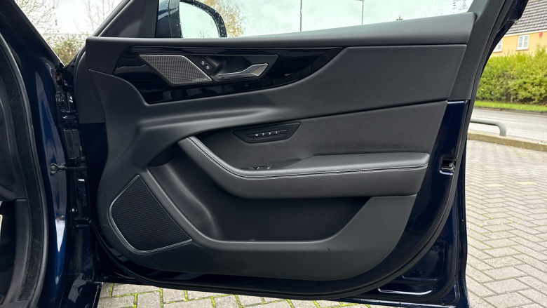 Jaguar XE 2.0 D200 R-Dynamic SE Black 4dr Auto Diesel Saloon